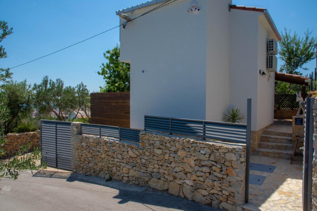 Plum Holiday Home Kaštel Stari Exterior foto